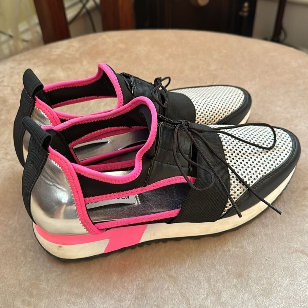 Steve Madden Sz 7.5 Artic Barbie-Core Blk Silver Sneakers